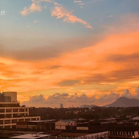 Hock Lee Hotel & Residences Kuching Zewnętrze zdjęcie