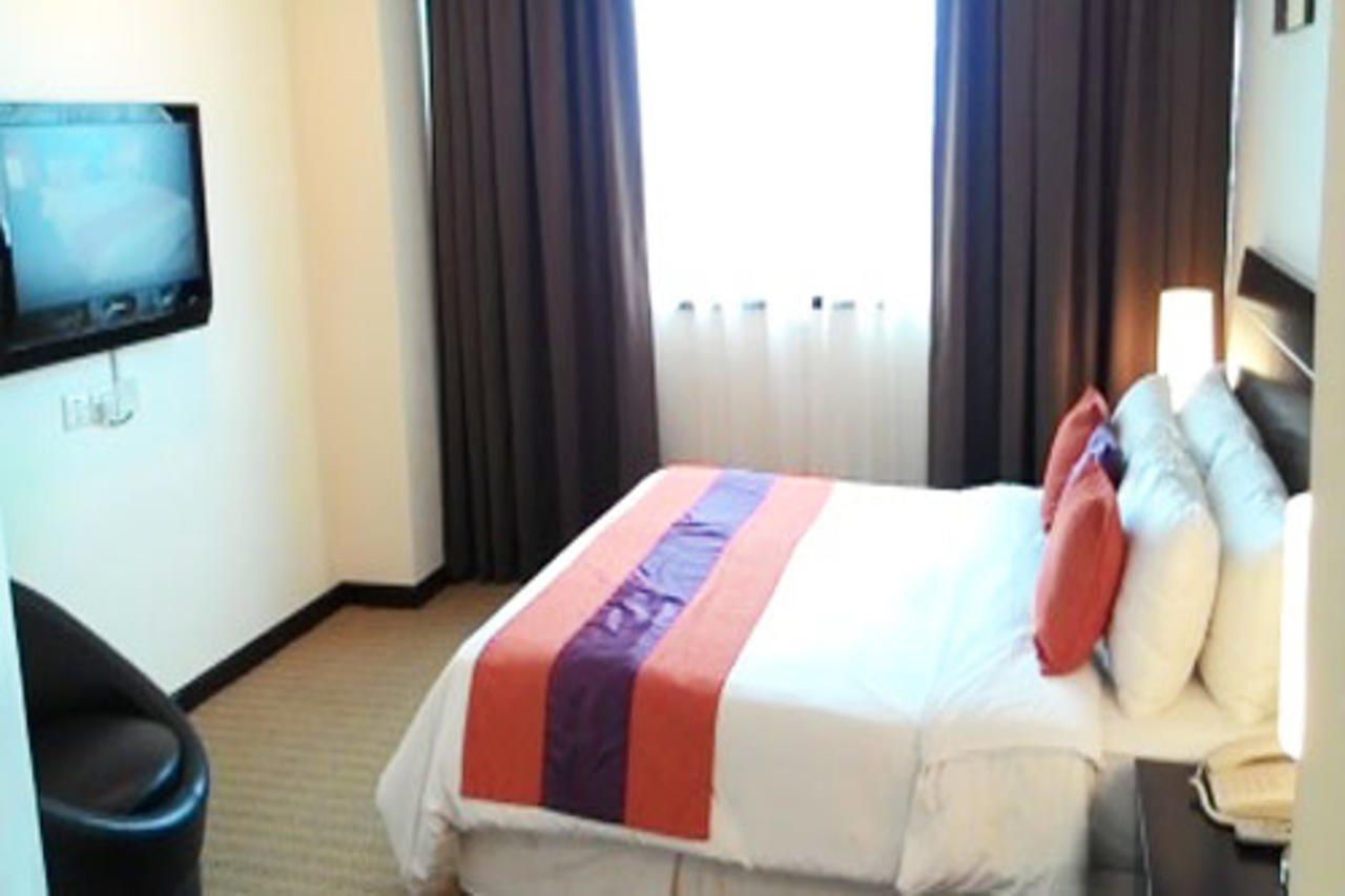 Hock Lee Hotel & Residences Kuching Zewnętrze zdjęcie